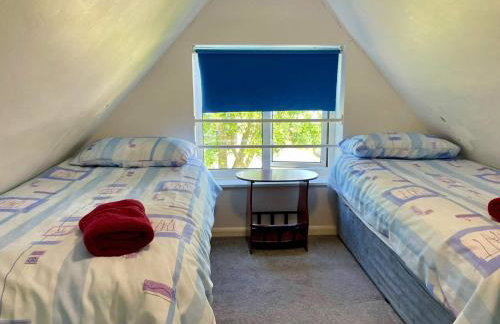 Waterside Cottage - Sleeps 11 on Grand Union Canal - Photo 15