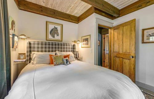 Enchanting Highlands Cottage with Pond and Waterfall - Foto 22