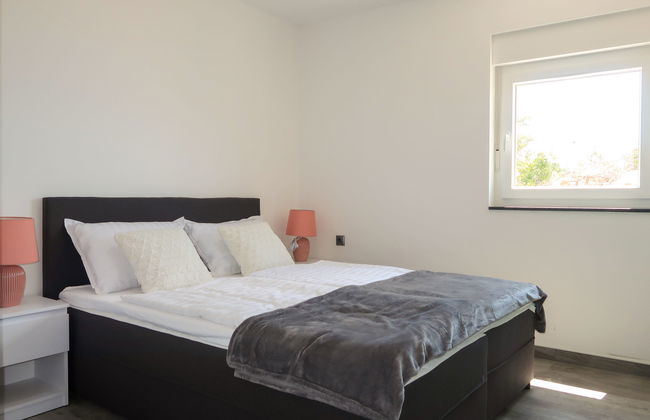 Emili & Elias - Photo 14