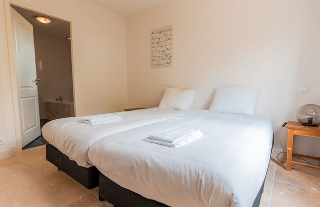 Modern Villa With Large Garden - Foto 2