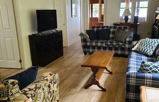 Breezy Bay Waterfront Cottage - Photo 6