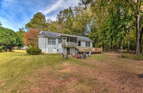 Lakefront Westminster Retreat with Boat Dock! - Foto 31