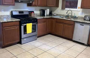 Spacious Room in shared home 9 Min to Convention Center - Foto 8