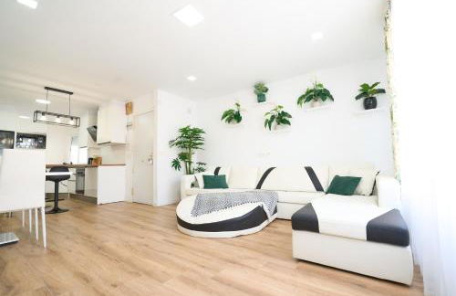 New Big City Center Apartment 4th floor no elevator - Photo 6