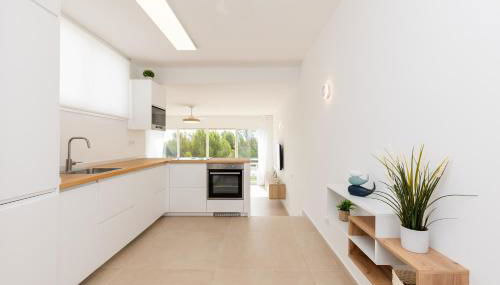 Moderno apartamento totalmente reformado con vistas al mar - Foto 2