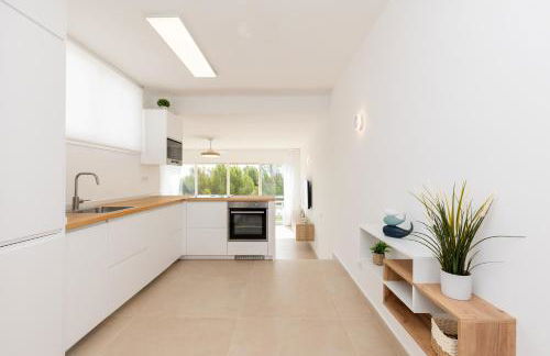 Moderno apartamento totalmente reformado con vistas al mar - Foto 2