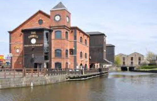 Stylish 3 Bedroom House Only 5 Mins From M6/m58 - Foto 78