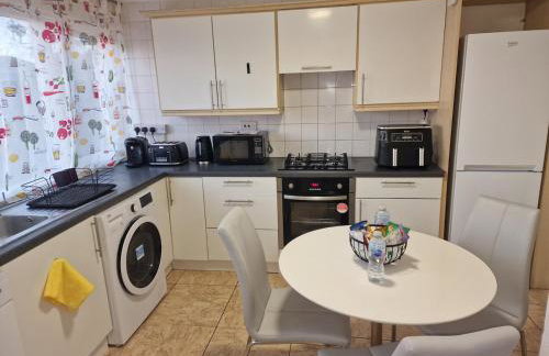 NightRest Homes 5 minutes to Luton Airport -Wifi - Free Parking -Luton - Foto 17