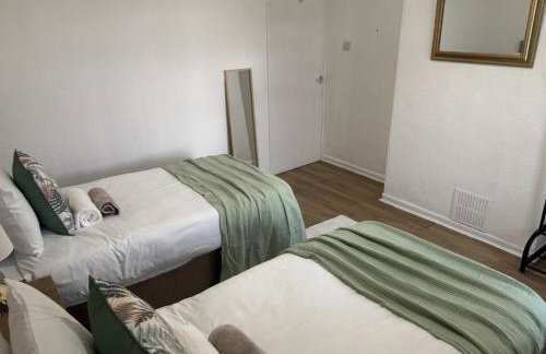 Cozee 2-bed in WV11 ideal for long work stays & relocation cls to New cross hospital M54&M6 - Foto 24