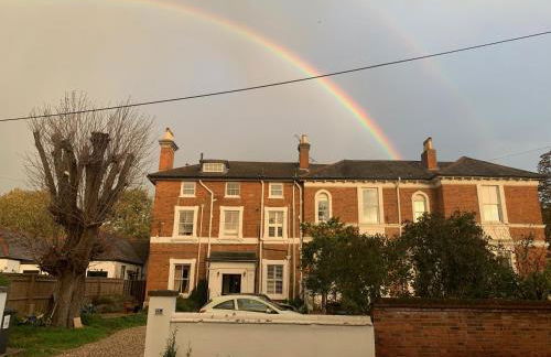 Top Floor. Top Notch. Tranquil Treat. Stone's throw from Thames. - Foto 25