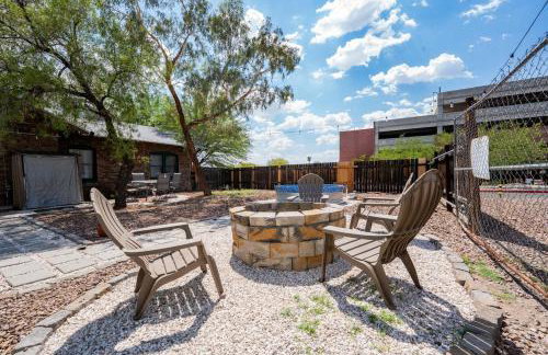 Work Desk- FirePit-Pool-Steps to UofA - Foto 50