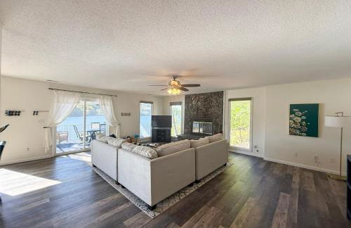 Lakefront Home-3BD25BADockGrillFirepitKayaks - Foto 9