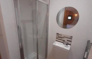 Min yr Afon - Cabin - Sleeps 2 - Hot Tub - Parking - Foto 54