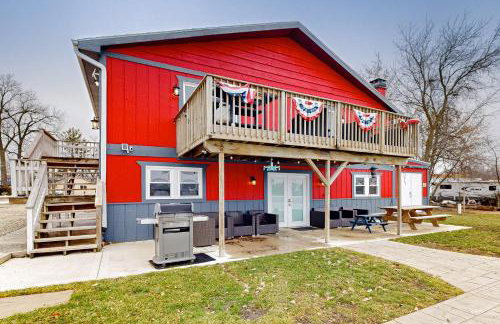 Waterfront Fun! Group Getaway on Lake Marie - Foto 36