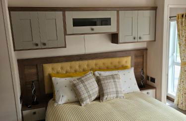 Still Waters Luxury Retreat with Hot Tub -Tattershall Lakes - Foto 6