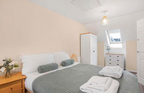 The Roost Group - 8-Bed Home, 5 Mins to M25&A13 - Foto 14