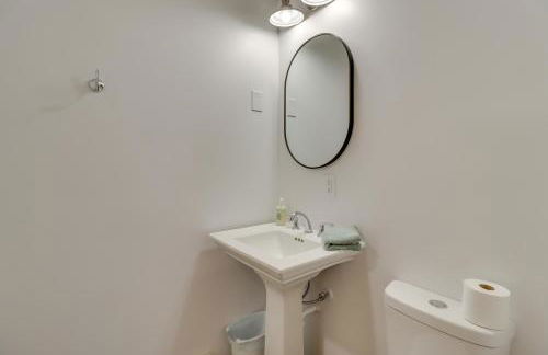 Near Skiing Lakefront Gem with Kayaks in Long Pond - Foto 13