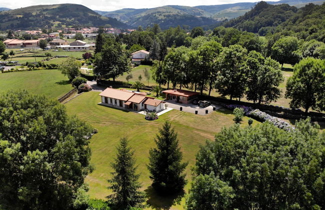 Piscina climatizada y cubierta 365 dias en Casa Rural con Encanto El Puentuco una de las casas mas valoradas de Cantabria - Foto 48