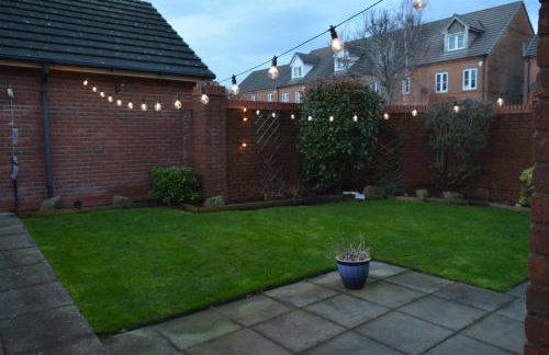 Cosy detached 3-bed, free parking, near Manchester - Foto 43