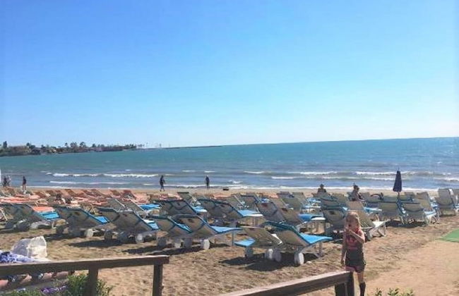 Beach Front Apartment Close to Centre of Side With all you Desire Sleeps up to 4 - Photo 23