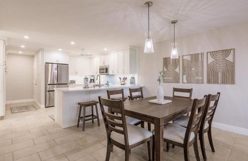1055-607 Pond View High Rise with Remodeled Kitchen - Foto 14