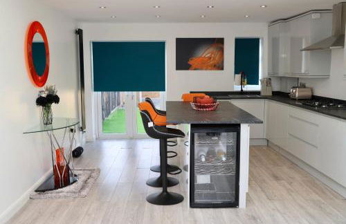 Well furnished 4 bedroom house in Rainham - Foto 1