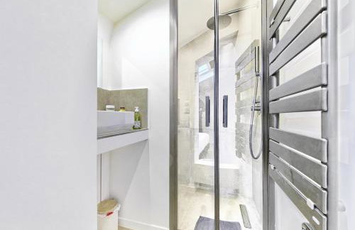 Hyper Centre - Charming duplex - Luxury - Reversible air conditioning - 10 mins from Place MASSENA - Foto 17