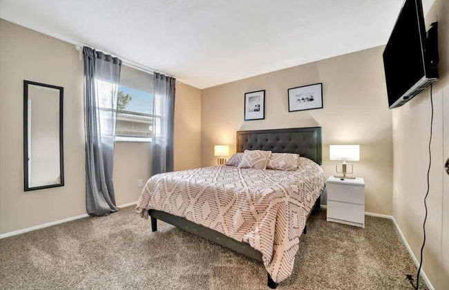 Heated Pool 3b 2b Home 10 Mins to Beach - Photo 9