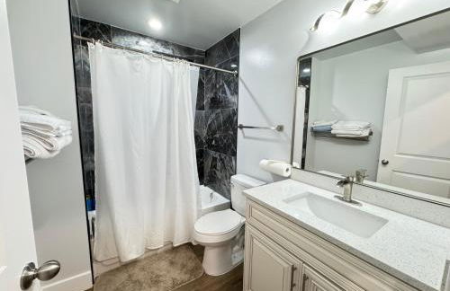 Stylish Cozy 2BR Apartment in DC - Photo 4