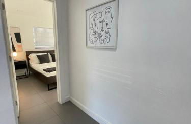 Stylish Pool Home - Photo 15