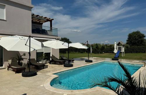 Valdebek Apartments with pool - Photo 31