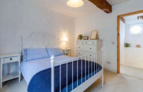 The Shoe Box cottage with allocated parking - Foto 12