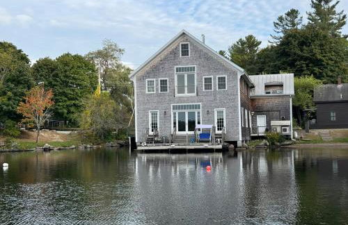 More Boathouse than Lakehouse - Foto 1