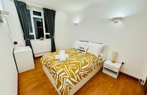 Vauxhall, river Thames, Big Ben Retreat, Central London family Stay - Photo 1