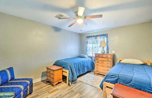 Centrally Located Lawton Home Dogs Welcome! - Foto 21