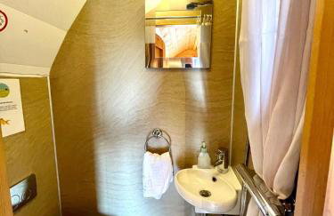 MegaPod 2 at Lee Wick Farm Cottages & Glamping - Foto 9