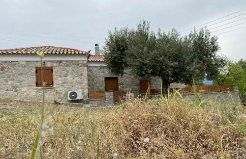 Cheerful 3 bedroom cottage with indoor fireplace - Foto 14