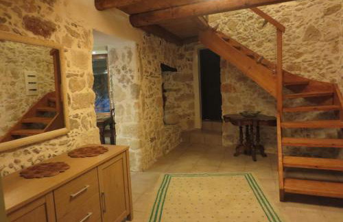 Attractive Greek House with Private Pool near Sea & City Center - Photo 16