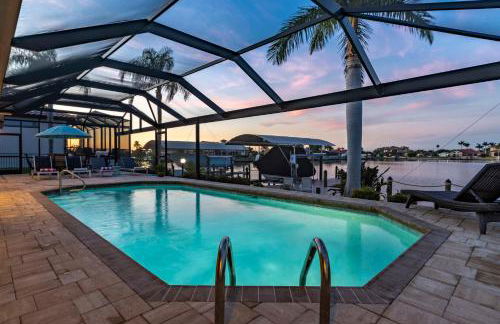 Modern, Luxurious, Waterfront home with Heated Pool - Villa Dock Holiday - Roelens Vacations - Foto 2