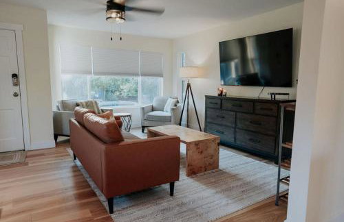 The Charlotte House With Soaking Tub, Arcade Game, Firepit - Foto 19