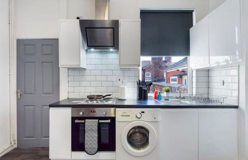 Whitmore House By RMR Accommodations - Newly Refurbed - Modern - Parking - Central - Foto 26