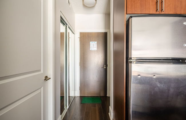 Beautiful Condos In the Heart of Downtown - Foto 14