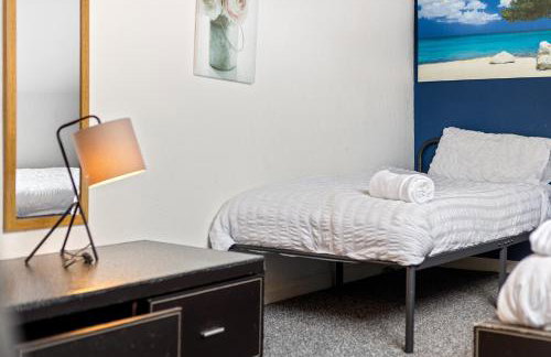 Stylish 2-Bedroom Apartment in Leeds LS12, Perfect for Contractors & Extended Stays-F&K Property - Foto 11