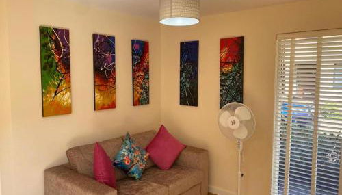 Homely & Warm Trumpington House w Parking, 5 mins drive to Bio Medical Campus, Addenbrooke's & Papworth hospitals - Foto 2