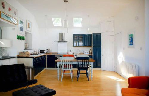 Beachfront Cottage with Sea Views & Coastal Walk - Foto 9