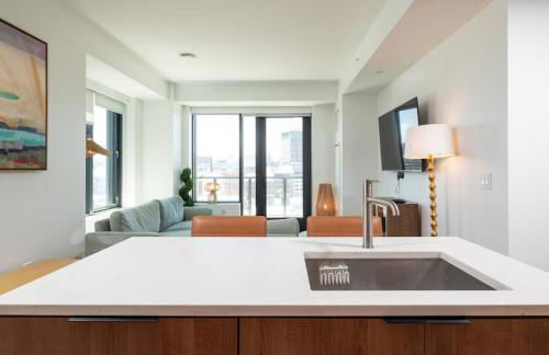 Lux 2BR w Gym Pool sleep 6 in Assembly Square - Photo 4