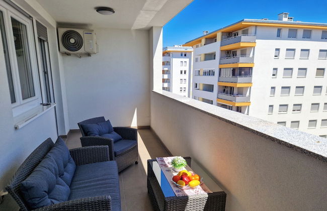 Modern Oasis With Terrace - Photo 18