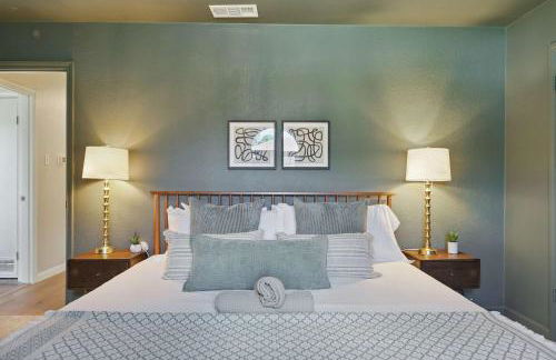 Spacious 5BR Getaway with Pool - Foto 39