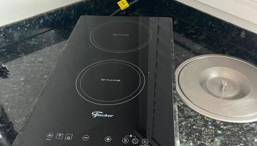 Apartamento na Praia da Enseada, 100 mt praia - Foto 2