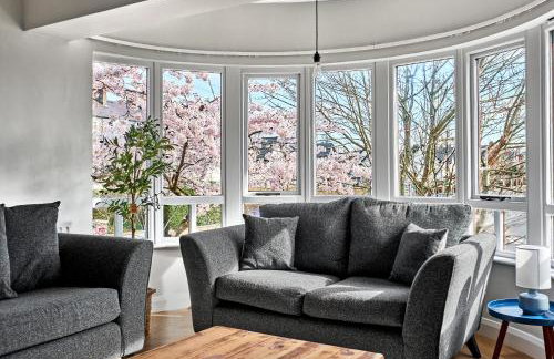 Exclusive Offers l Last-Minute Stay l Sleeps Up to 6 l Conveniently located near town Centre l restaurants l and local attractions l It offers easy access to the stunning Causeway Coast l Coleraine Hideout l WeStayBelfast - Foto 4